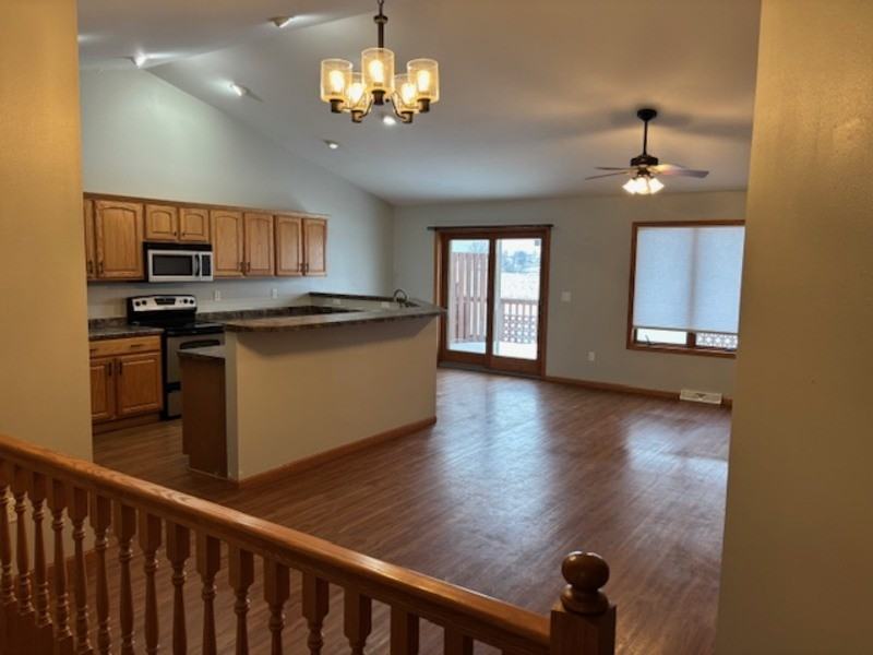 334 Autumn Ln - Photo 3 of 36