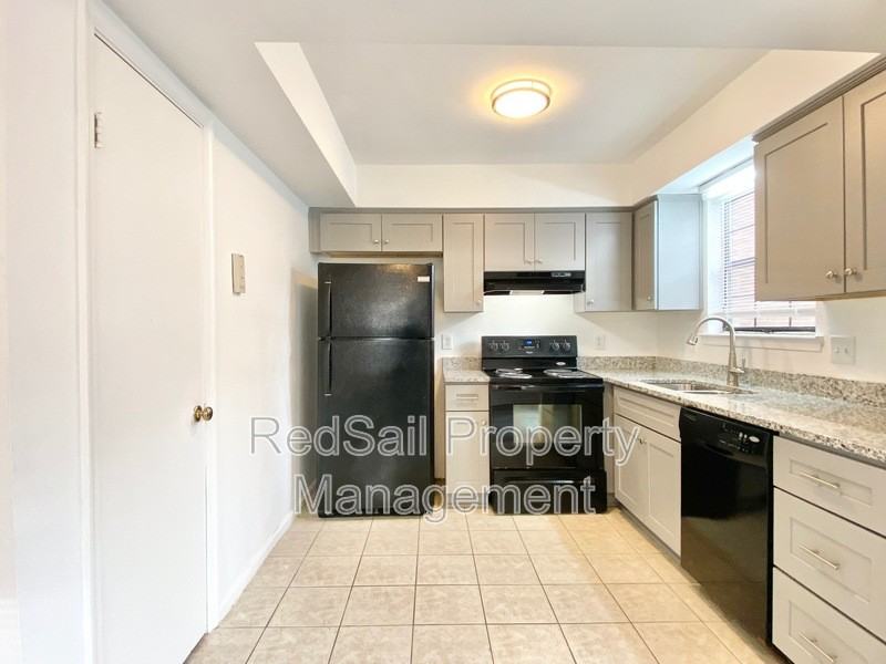 393 Jury Ln #F - Photo 4 of 19