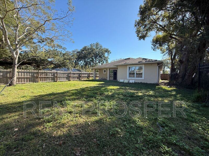 1217 25th St - Photo 2 of 19