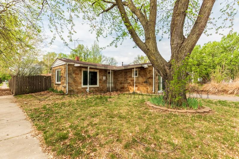 2903 W Douglas Ave - Photo 2 of 20