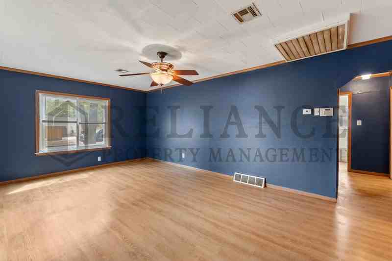 2903 W Douglas Ave - Photo 4 of 20