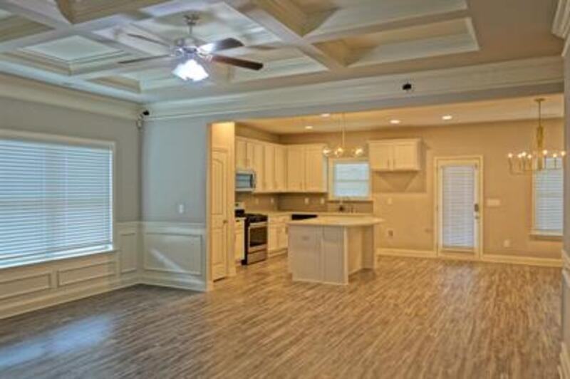 7608 Graydon St Nw - Photo 4 of 21