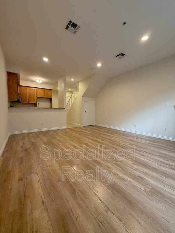 5716 Whitsett Ave #12 - Photo 2 of 11