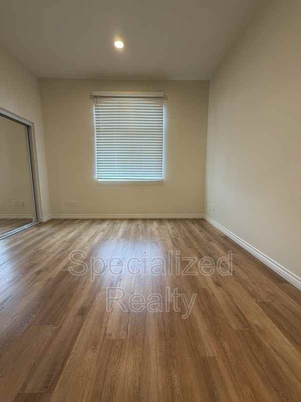 5716 Whitsett Ave #12 - Photo 6 of 11