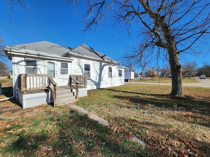 621 S Union Ave - Photo 2 of 11