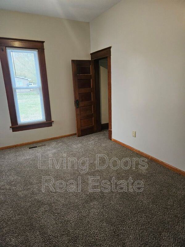 621 S Union Ave - Photo 5 of 11