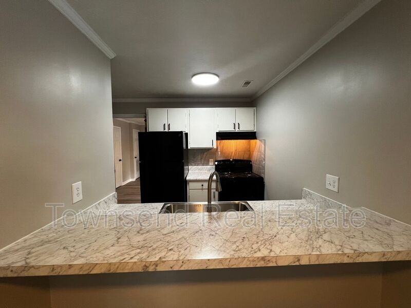 5850 - Photo 4 of 23