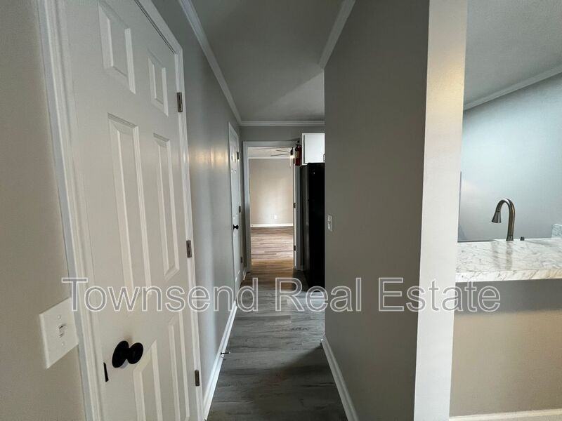 5850 - Photo 5 of 23