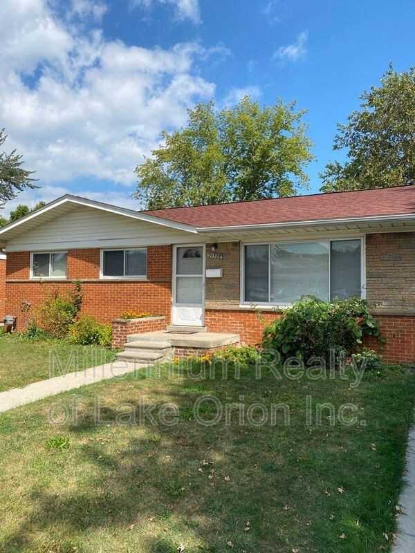 24586 Roxana Ave - Photo 2 of 27