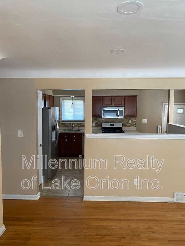 24586 Roxana Ave - Photo 4 of 27