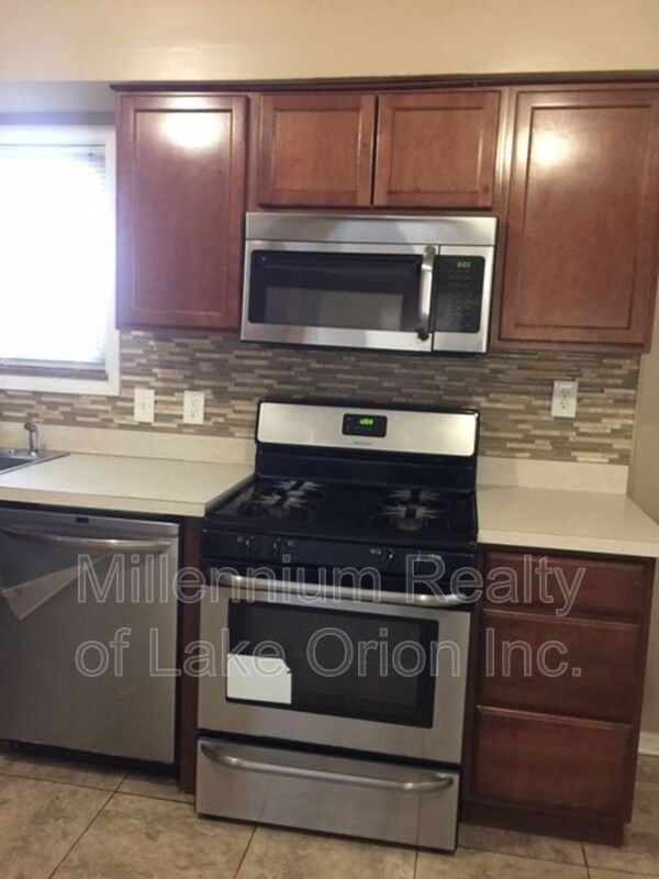 24586 Roxana Ave - Photo 7 of 27