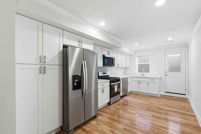 2212 Cambridge St - Photo 4 of 24