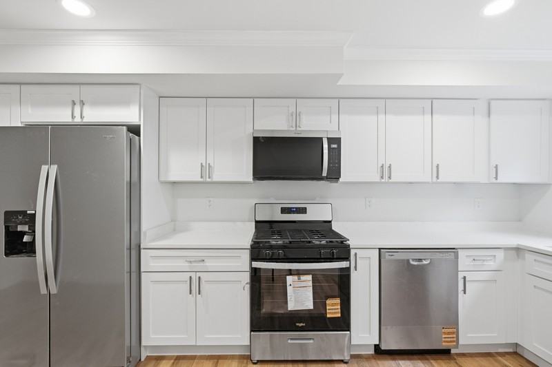 2212 Cambridge St - Photo 5 of 24