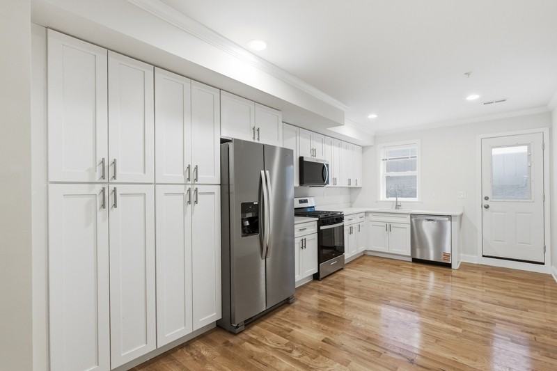 2210 Cambridge St - Photo 4 of 23