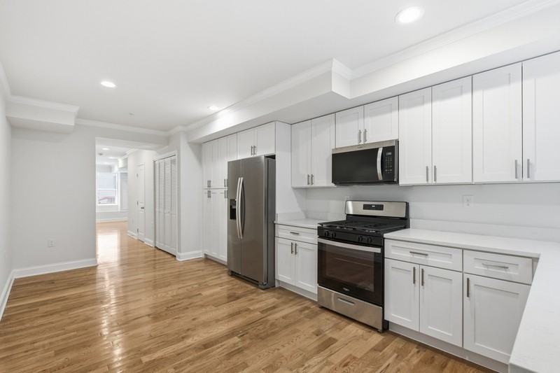 2210 Cambridge St - Photo 5 of 23