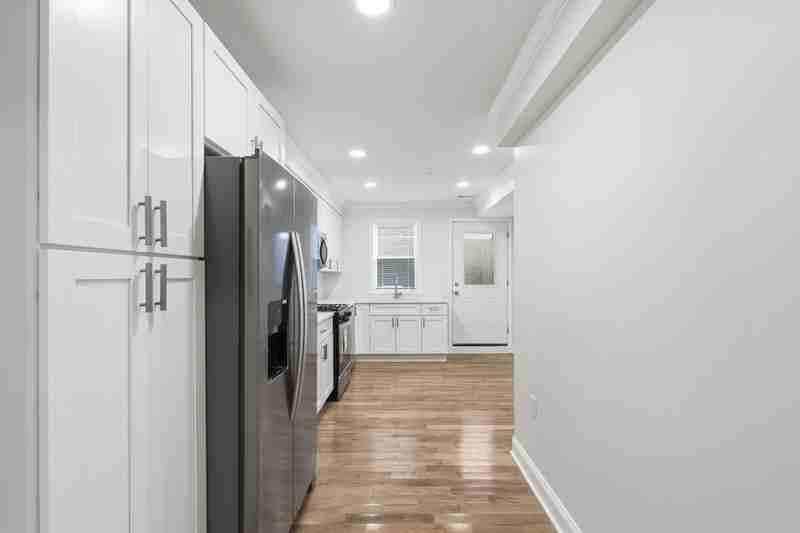 2206 Cambridge St - Photo 4 of 24