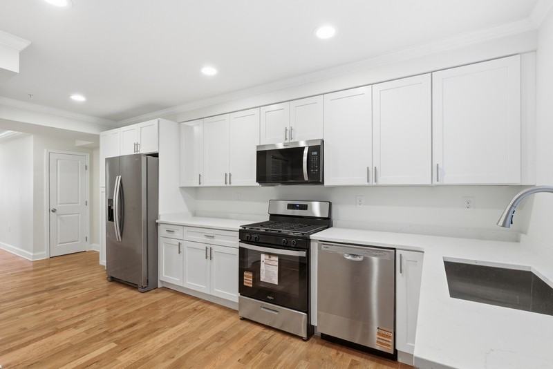 2206 Cambridge St - Photo 5 of 24