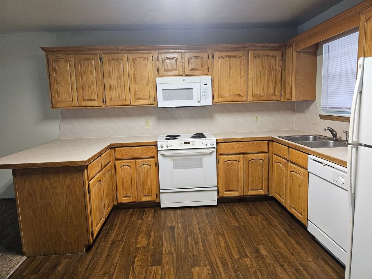 Cedar Creek Apartments and Townhomes - Photo 3 of 16