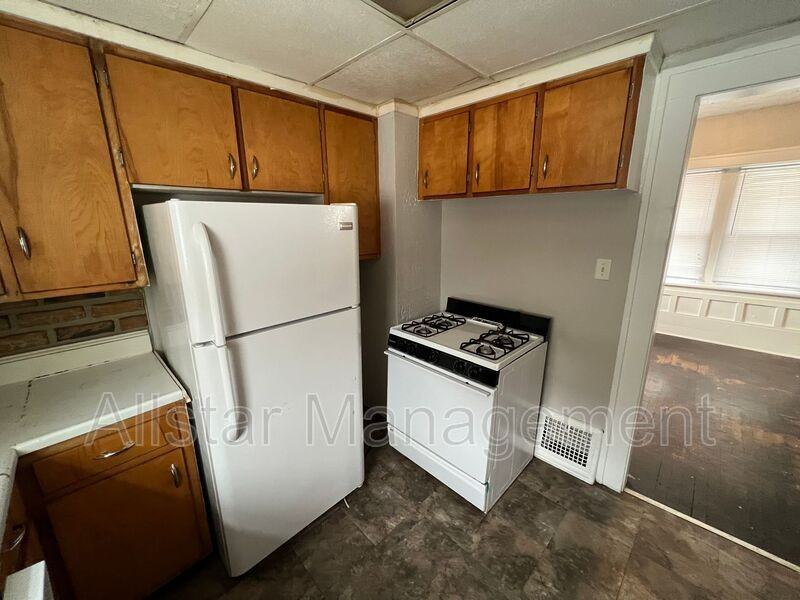 284 Gordon Dr - Photo 4 of 14