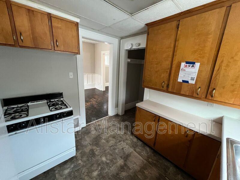 284 Gordon Dr - Photo 5 of 14