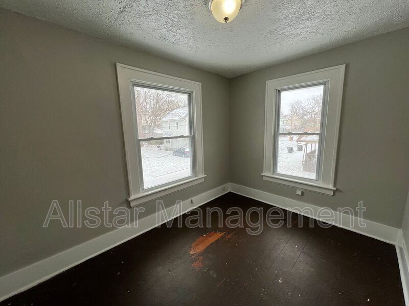 284 Gordon Dr - Photo 6 of 14