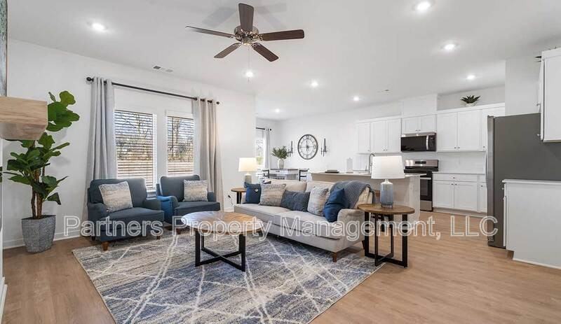 1918 Larkspur St - Photo 2 of 23