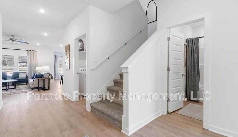 1918 Larkspur St - Photo 3 of 23