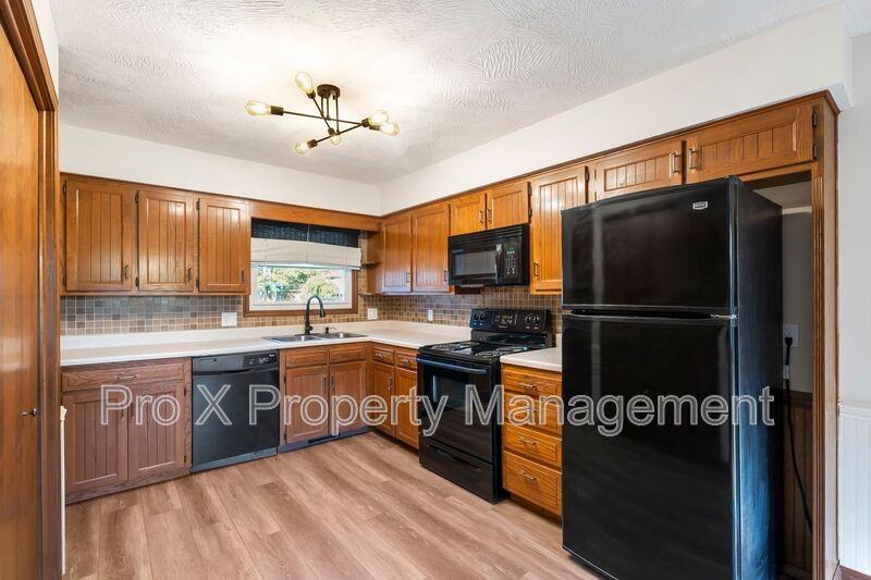 4536 S Crescent Ave - Photo 7 of 28