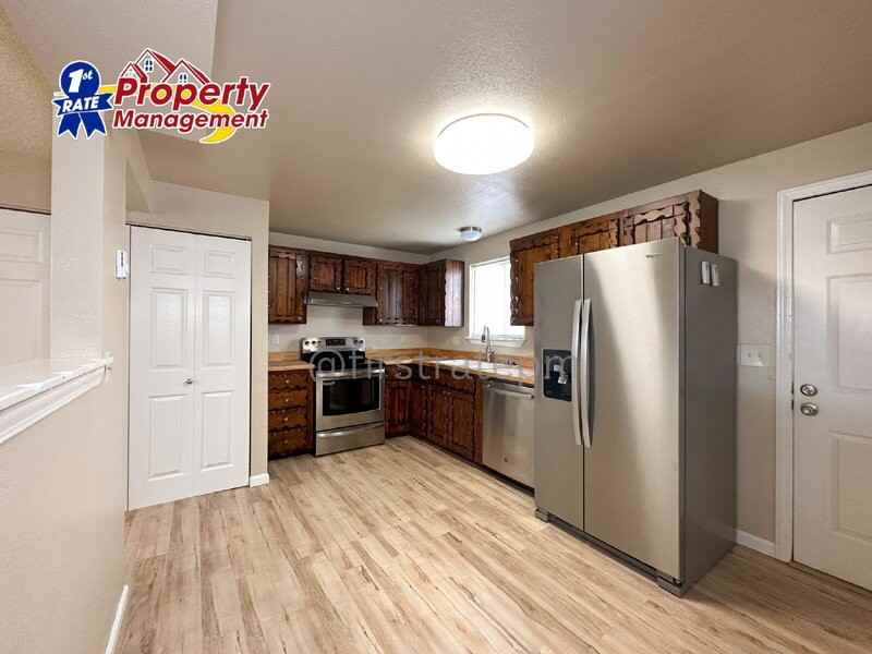 6466 W Douglas St - Photo 6 of 23