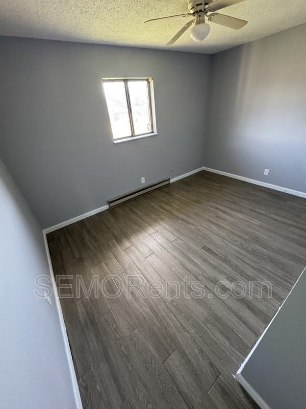 315 East Ln - Photo 7 of 7