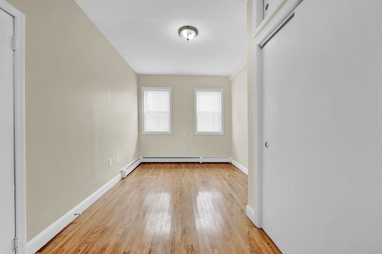 165 Hopkins Ave - Photo 3 of 6