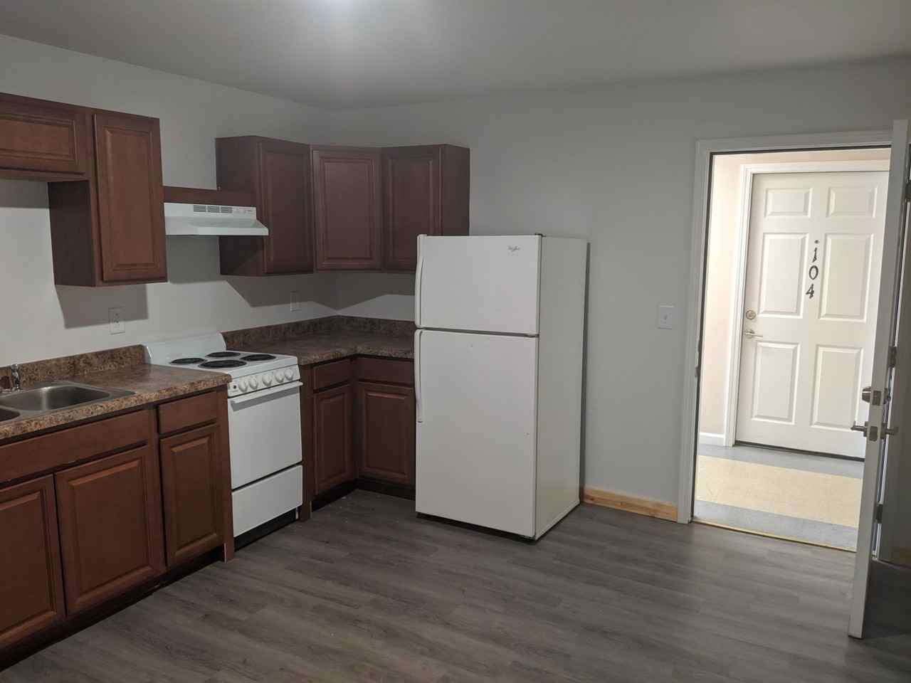 The Reeves - Photo 5 of 14