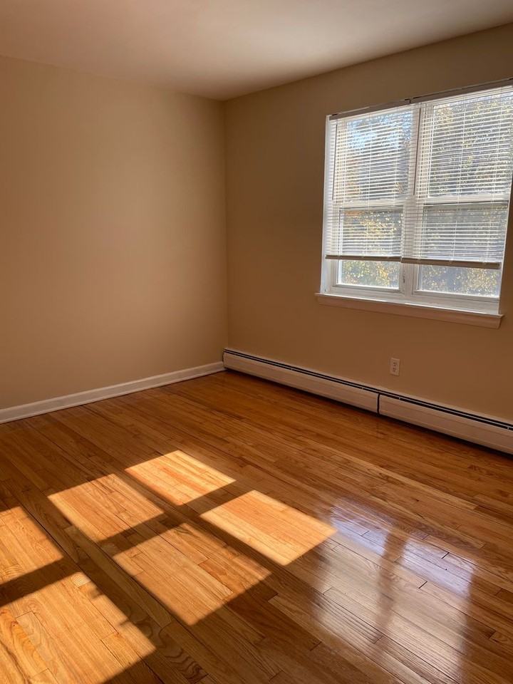 Bancroft Apartments LLC - Photo 3 of 12