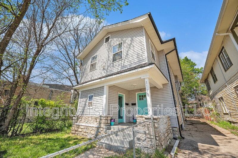 1116 E 45th St #B - Photo 2 of 16