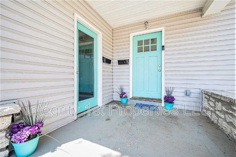 1116 E 45th St #B - Photo 3 of 16