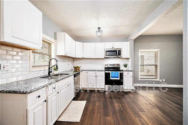 1116 E 45th St #B - Photo 7 of 16