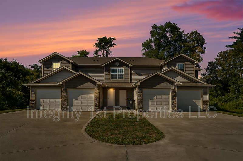 6313 Ne 44th St - Photo 2 of 26