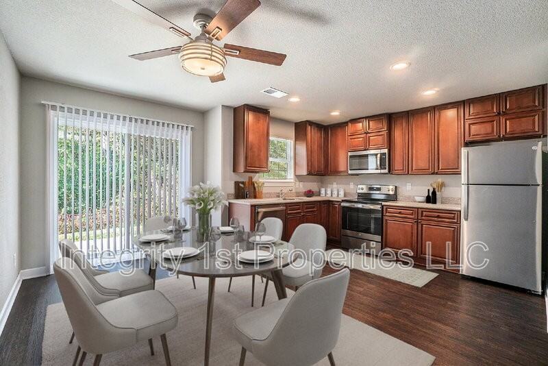 6313 Ne 44th St - Photo 3 of 26