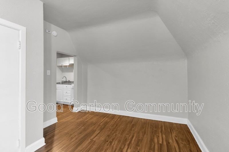 430 Delaware Ave #301 - Photo 4 of 11