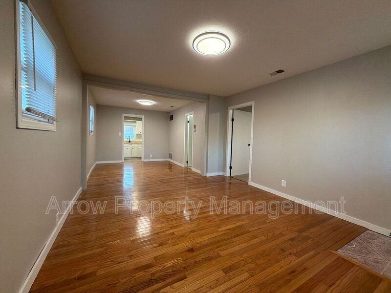 2205 Holdrege St #2 - Photo 2 of 13