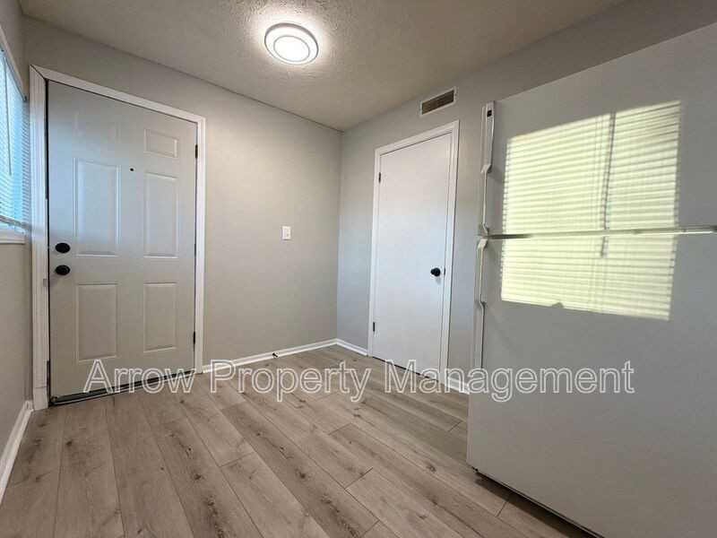 2205 Holdrege St #2 - Photo 4 of 13