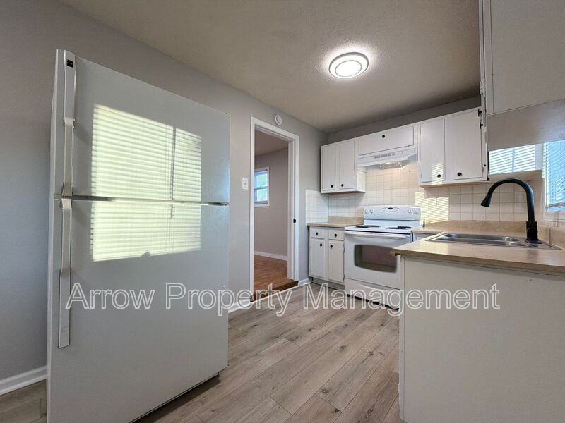 2205 Holdrege St #2 - Photo 5 of 13