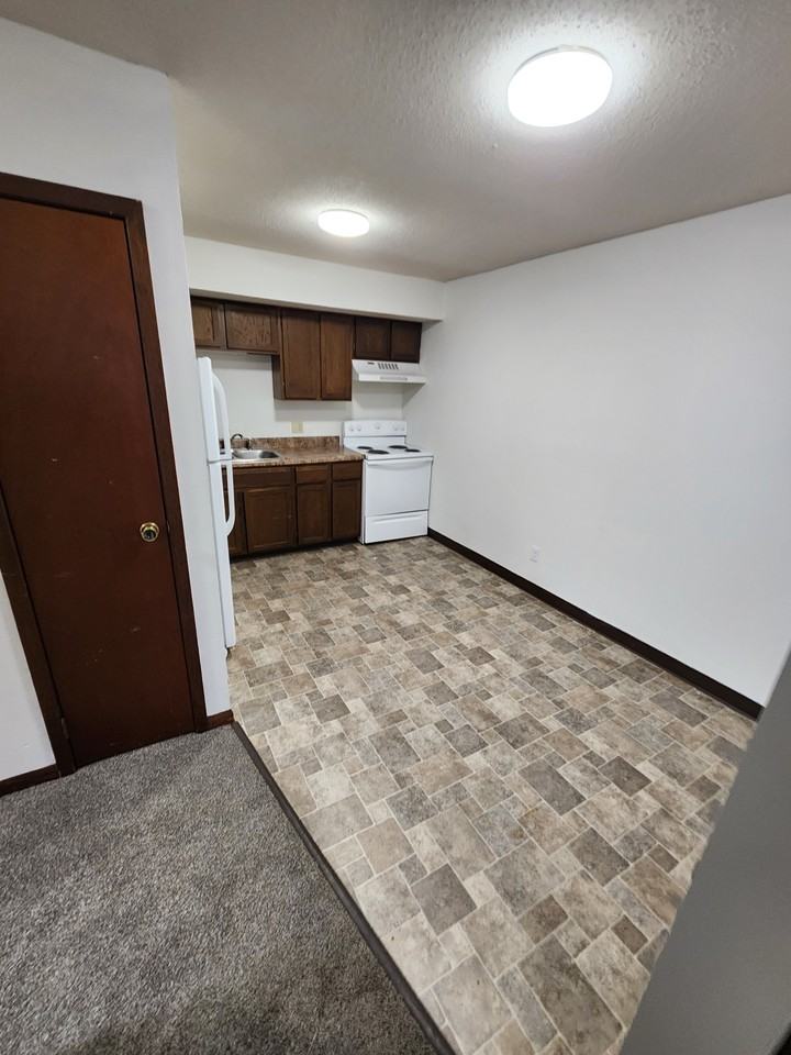 925 R Ave - Photo 3 of 6