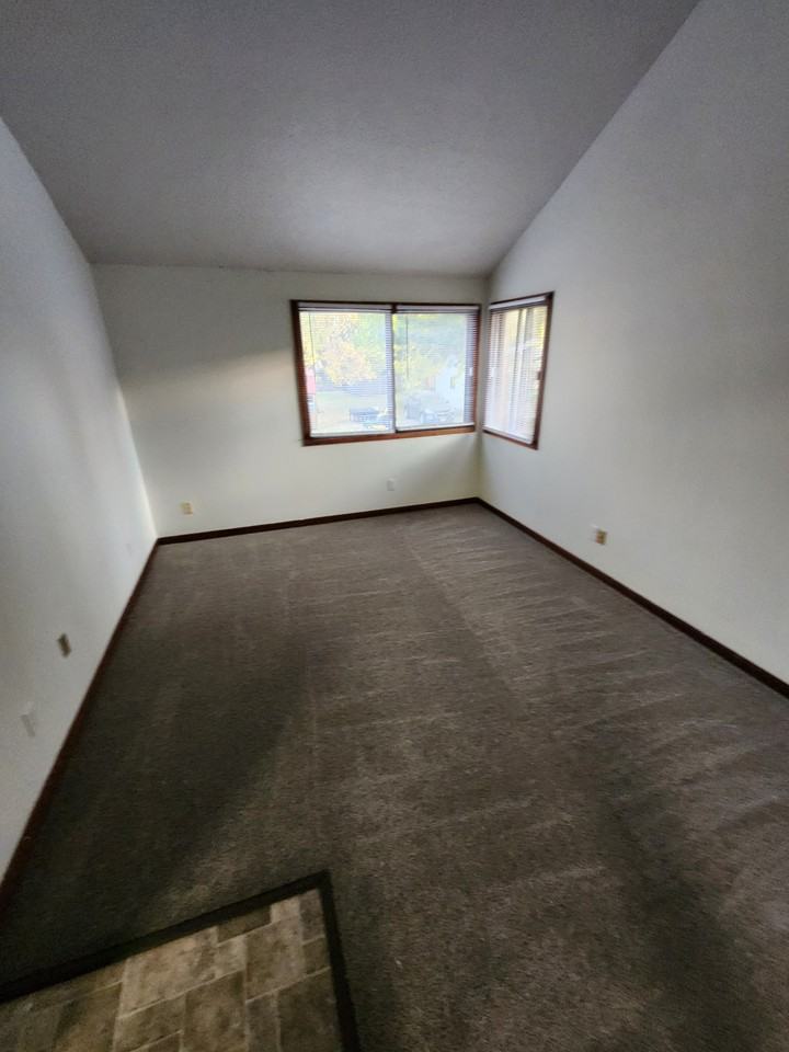 925 R Ave - Photo 5 of 6