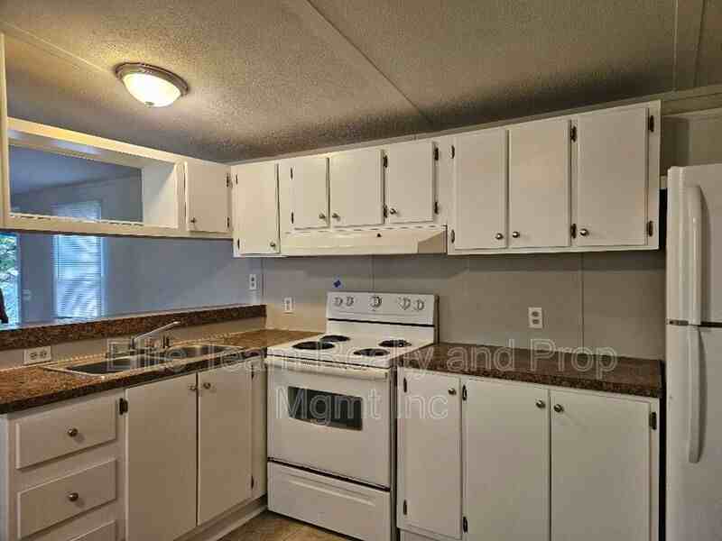 776 Montgomery Dr #9 - Photo 4 of 17