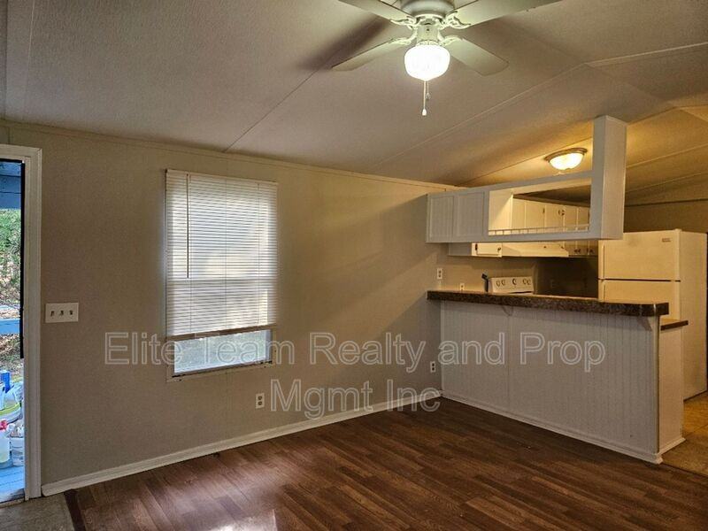 776 Montgomery Dr #9 - Photo 5 of 17