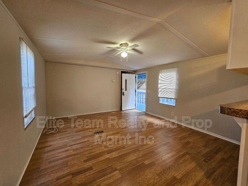 776 Montgomery Dr #9 - Photo 6 of 17