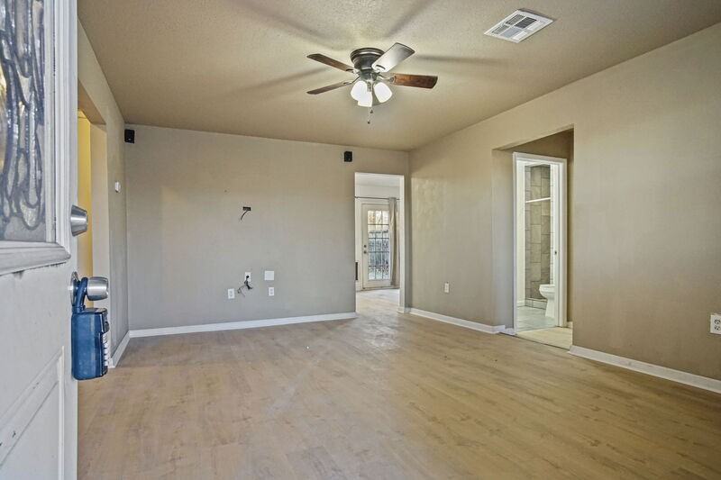 709 Nw 95th St - Photo 5 of 14