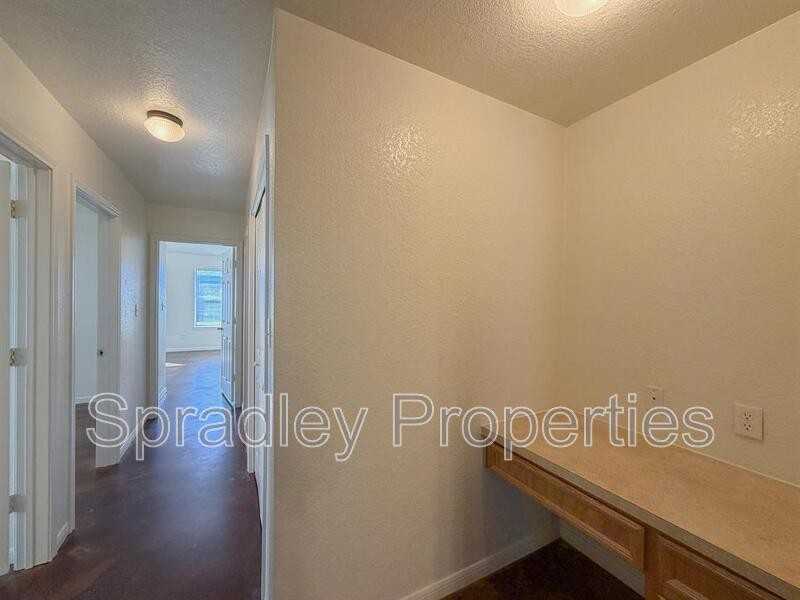 5510 Luxor Dr Apt A - Photo 7 of 17
