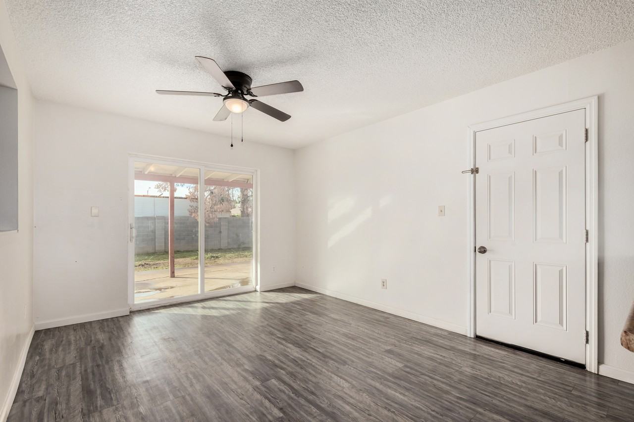 5955 West Mitchell Drive - Photo 4 of 21